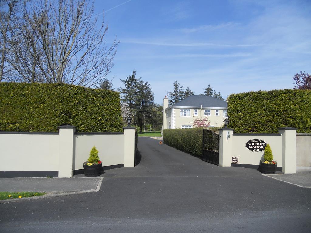 Airport Manor Accommodation Shannon Town Esterno foto